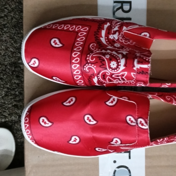 Shoes - Picture 2 of 2